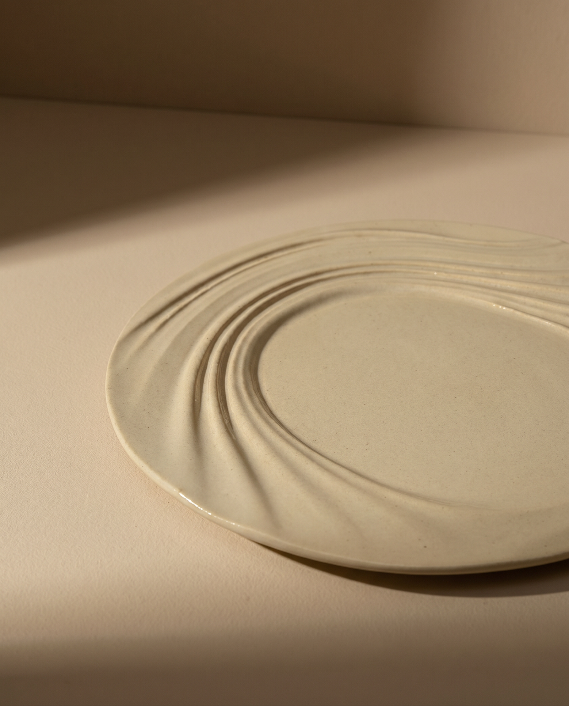 TECTONIC COLLECTION - Plato de cerámica hecho a mano