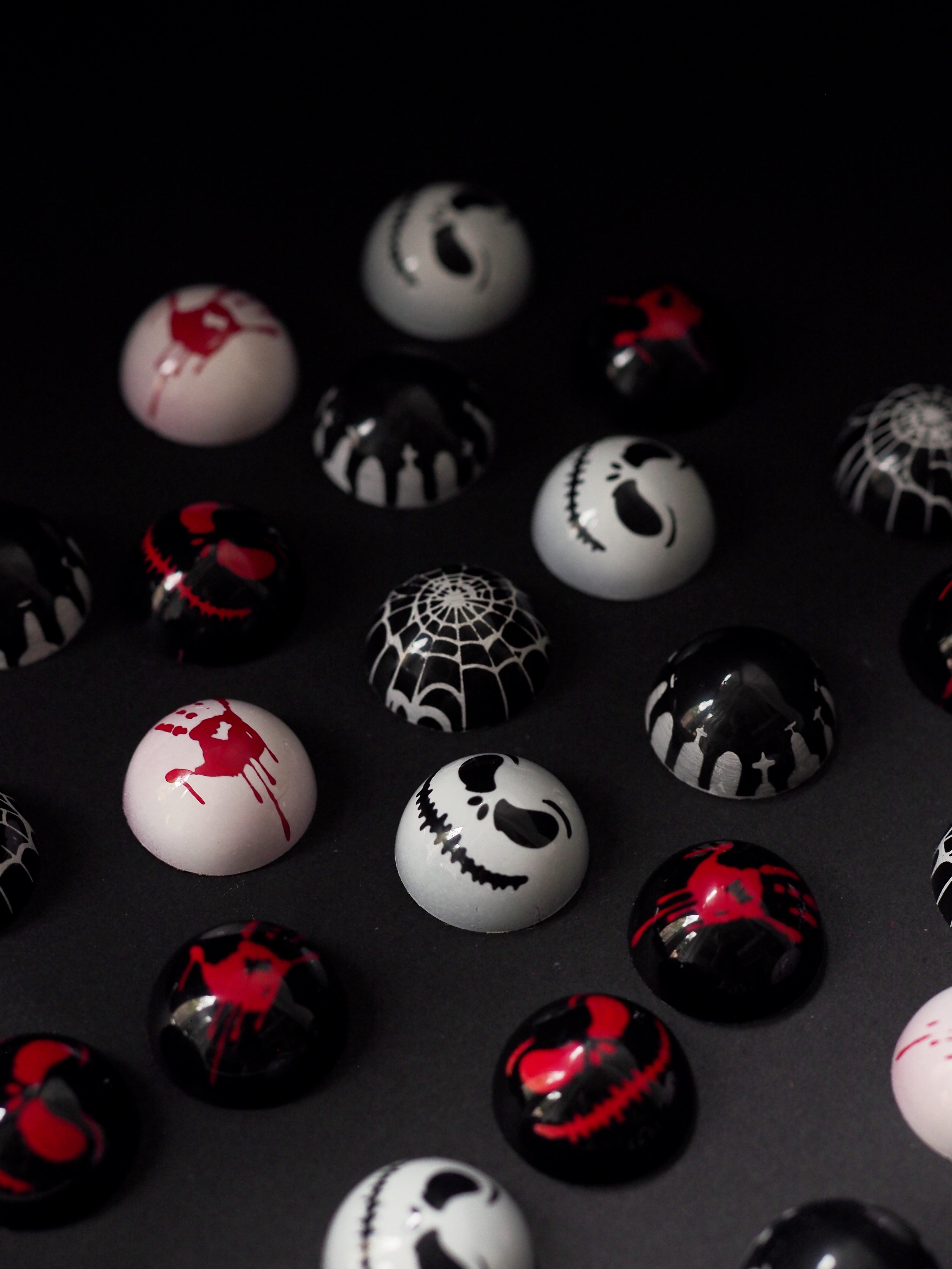 HAUNTED - Siliconas para stamp de bombones x Andrey Dubovik